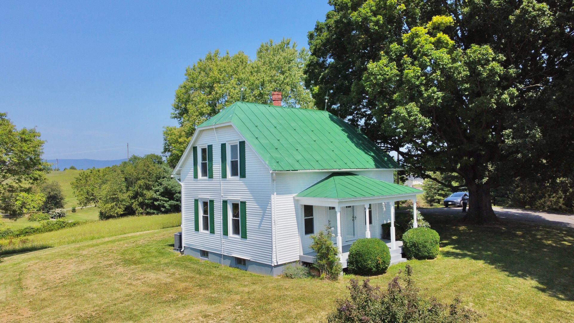 32 Country Club Rd