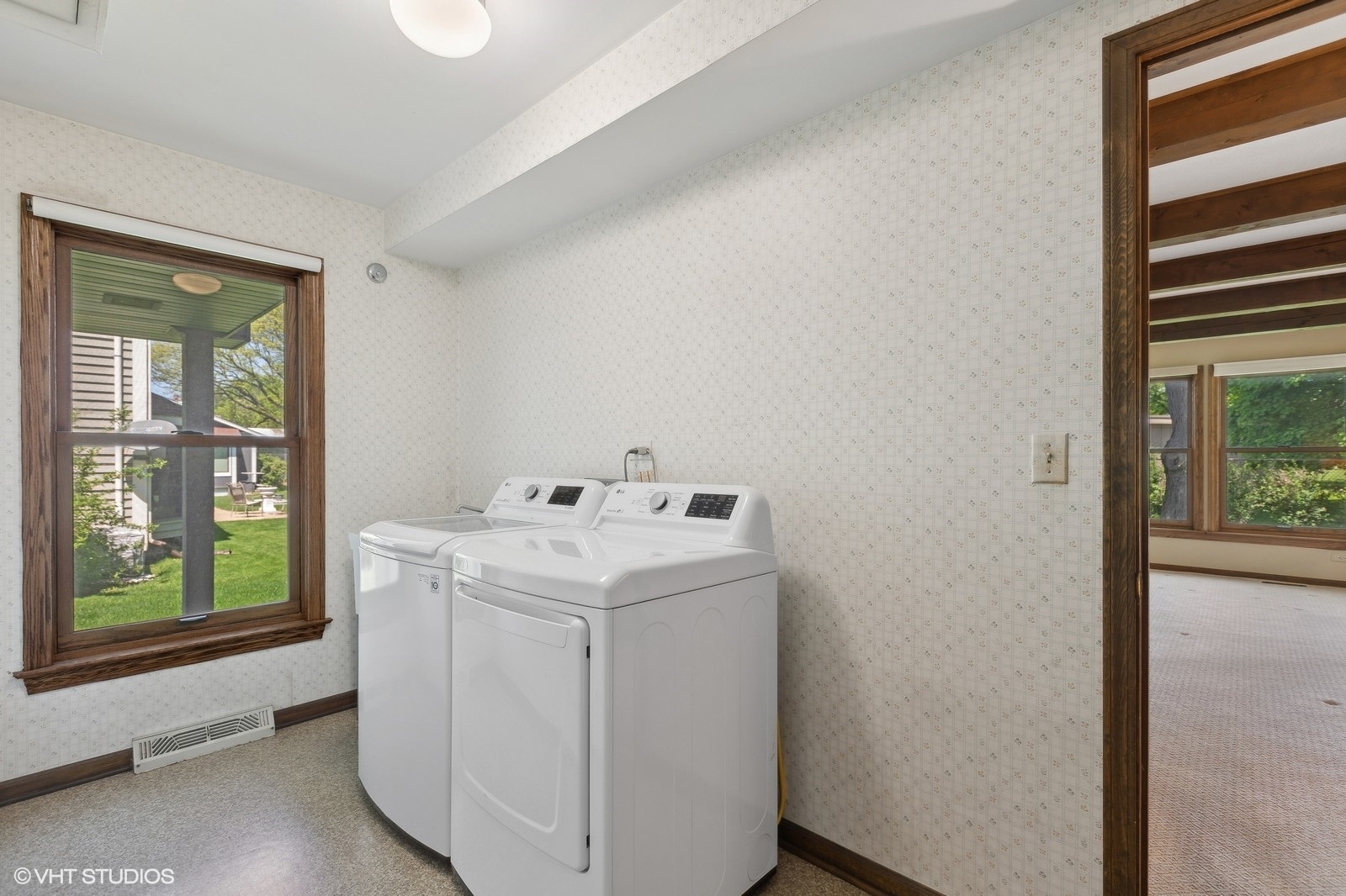 195 Old Forge Road Elgin, IL 60123 - Photo 8 of 20 Gallery Image 8
