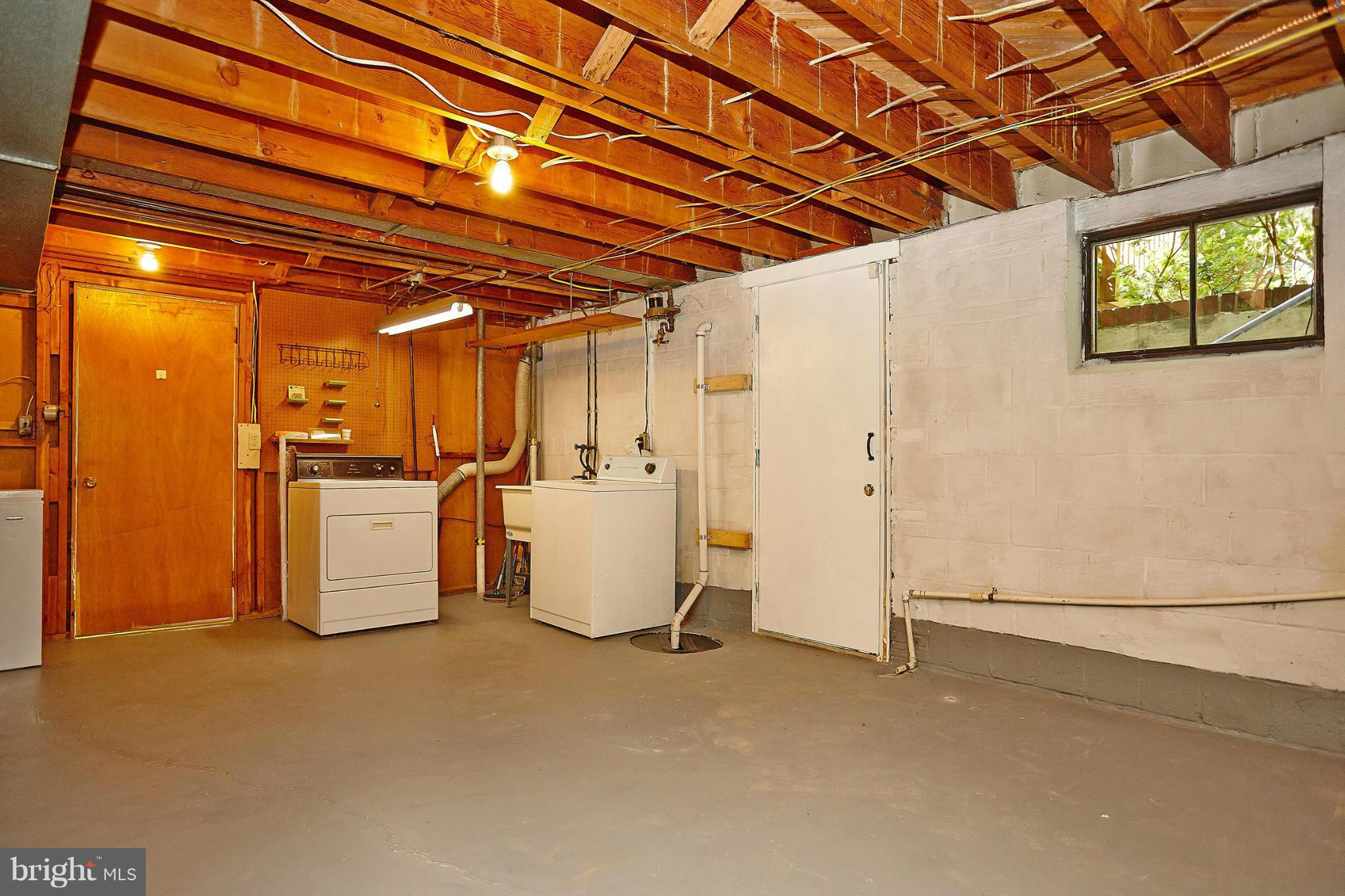 7606 Elgar Street Springfield, VA 22151 - Photo 26 of 30 Laundry/Storage/Workshop