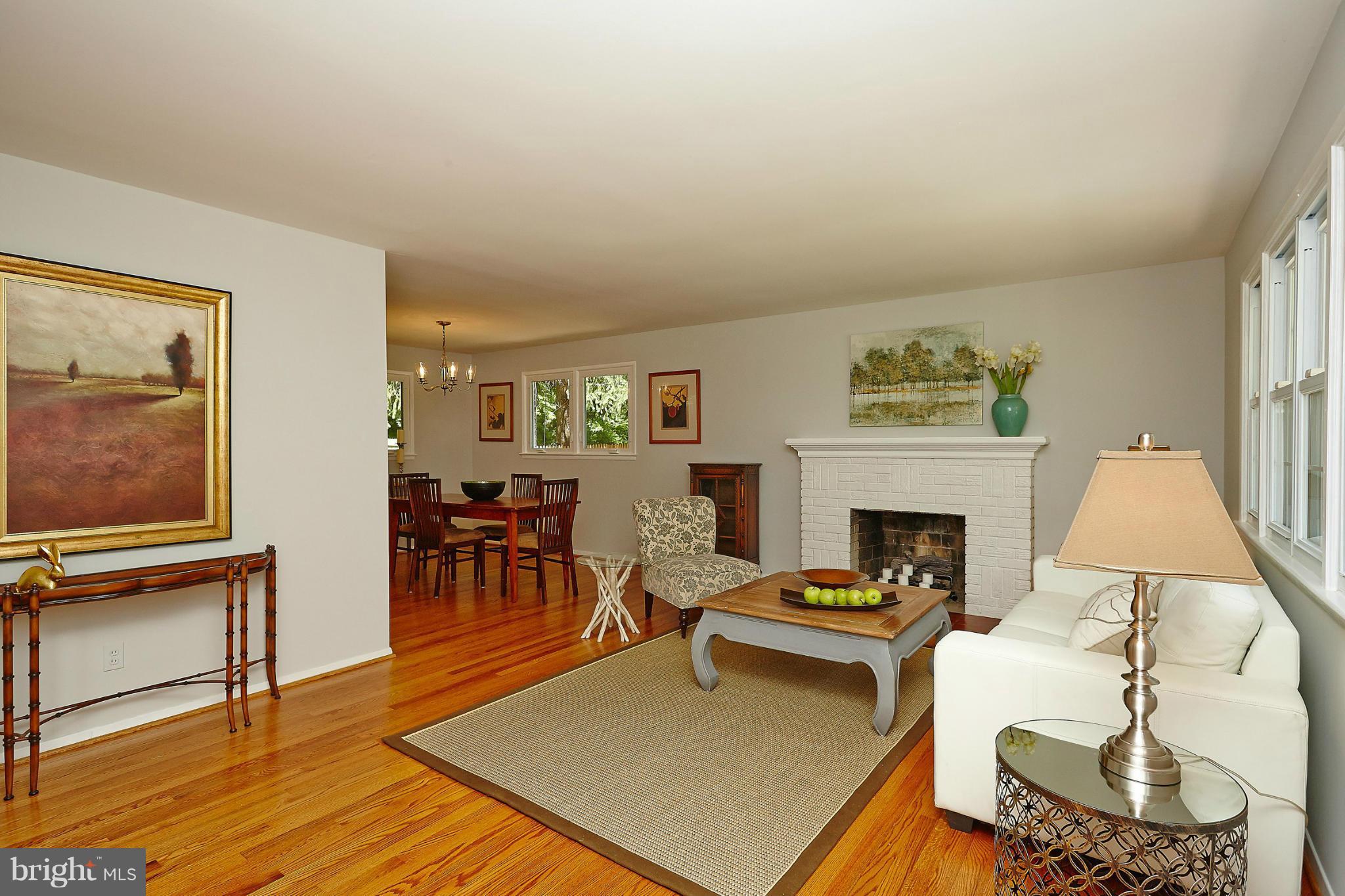 7606 Elgar Street Springfield, VA 22151 - Photo 5 of 30 Living Room w/Gleaming Hardwood Floors
