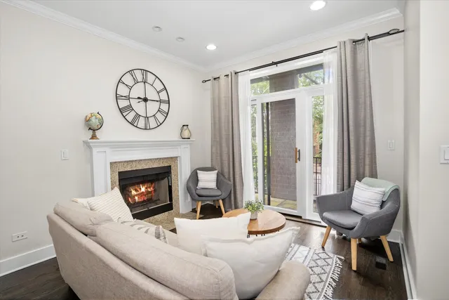 $650,000 | 1511 West Walton Street, Unit 1, Chicago, IL 60642