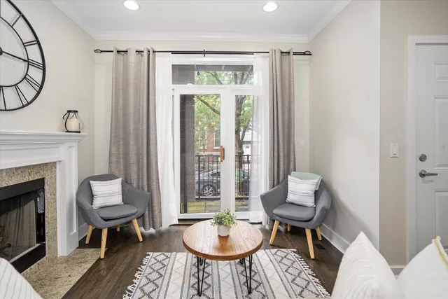 $650,000 | 1511 West Walton Street, Unit 1, Chicago, IL 60642