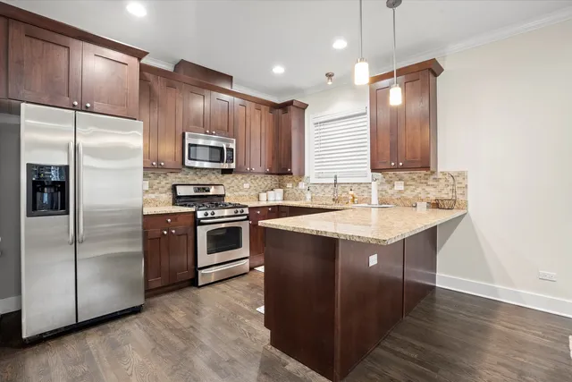 $650,000 | 1511 West Walton Street, Unit 1, Chicago, IL 60642