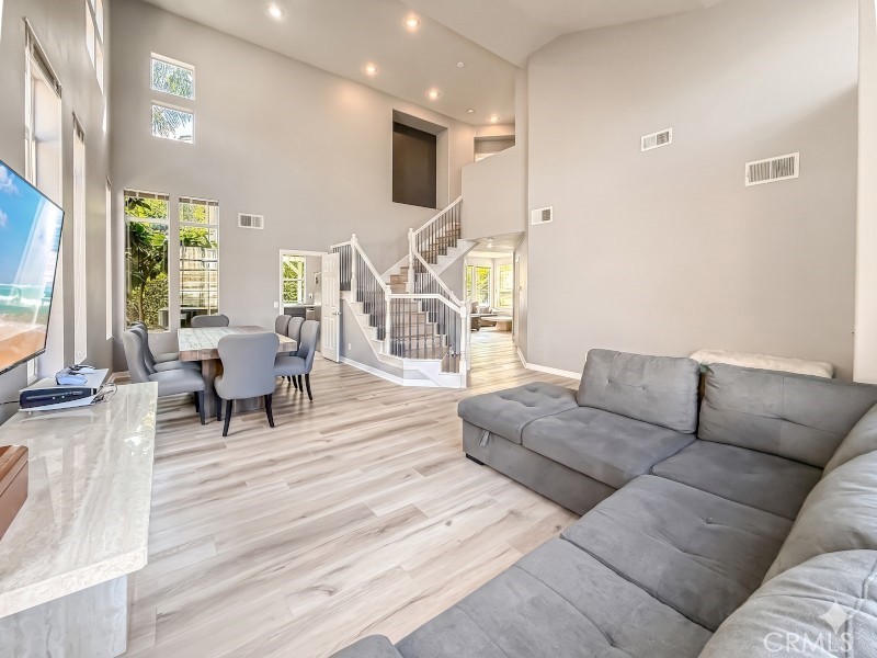 3032 Obsidian Court Simi Valley, CA 93063 - Photo 5 of 35