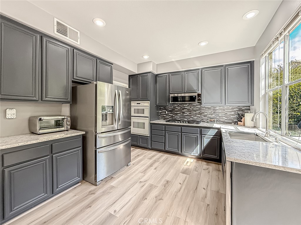 3032 Obsidian Court Simi Valley, CA 93063 - Photo 10 of 35