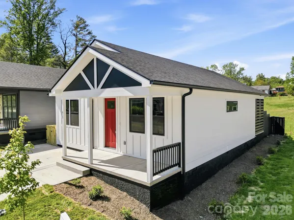 $429,000 | 615 West Allen Street, Hendersonville, NC 28739