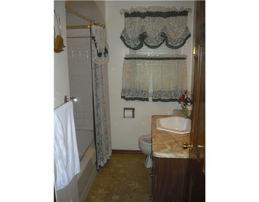 421 Marzolf Road Pittsburgh, PA 15209 - Photo 7 of 14 Full Bath. Full Bath on Main Floor