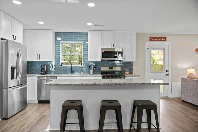 $2,600 | 914 King Richard Drive, Charleston, SC 29407