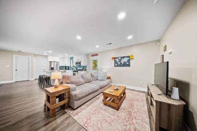 $2,600 | 914 King Richard Drive, Charleston, SC 29407