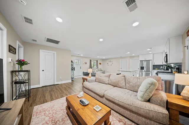 $2,600 | 914 King Richard Drive, Charleston, SC 29407