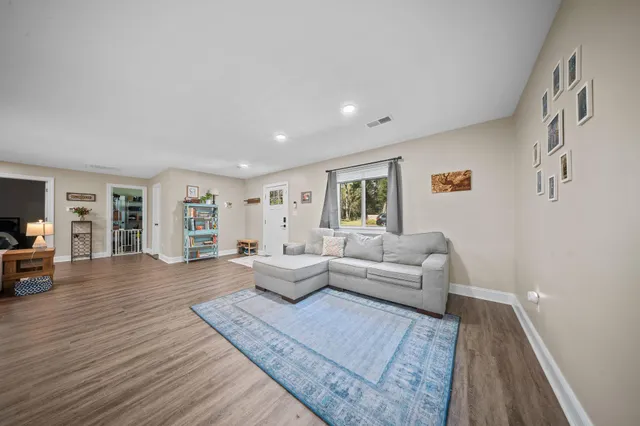 $2,600 | 914 King Richard Drive, Charleston, SC 29407