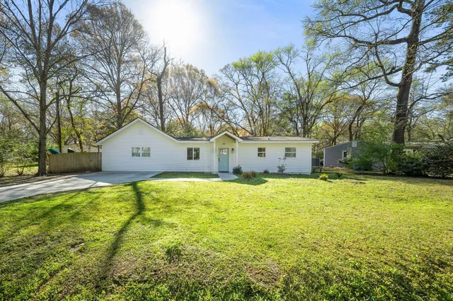 $2,600 | 914 King Richard Drive, Charleston, SC 29407