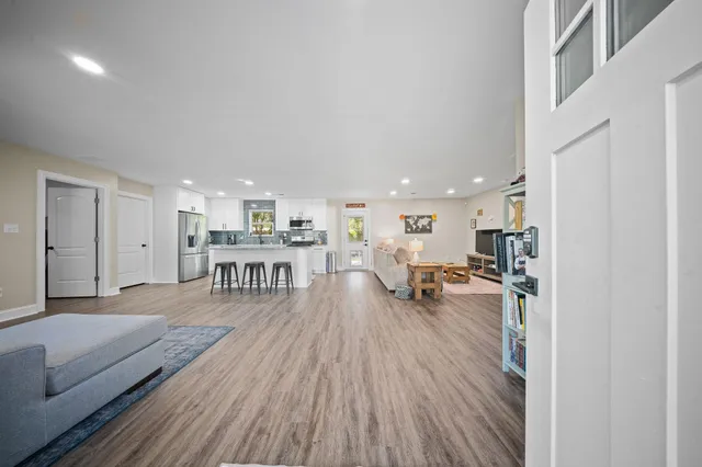 $2,600 | 914 King Richard Drive, Charleston, SC 29407