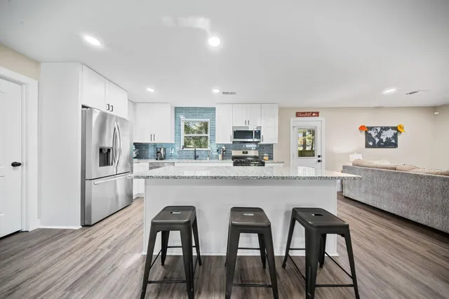 $2,600 | 914 King Richard Drive, Charleston, SC 29407