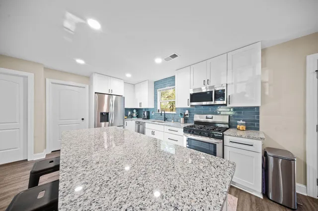 $2,600 | 914 King Richard Drive, Charleston, SC 29407