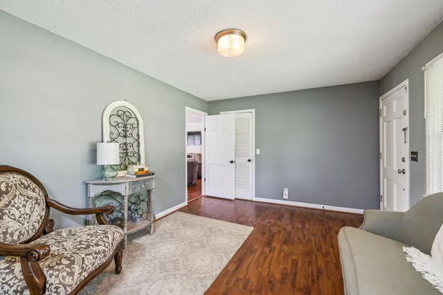 a view of livingroom with furniture