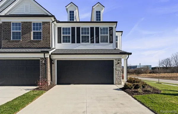 $469,990 | 5576 East Spaniel Drive, Ann Arbor, MI 48108