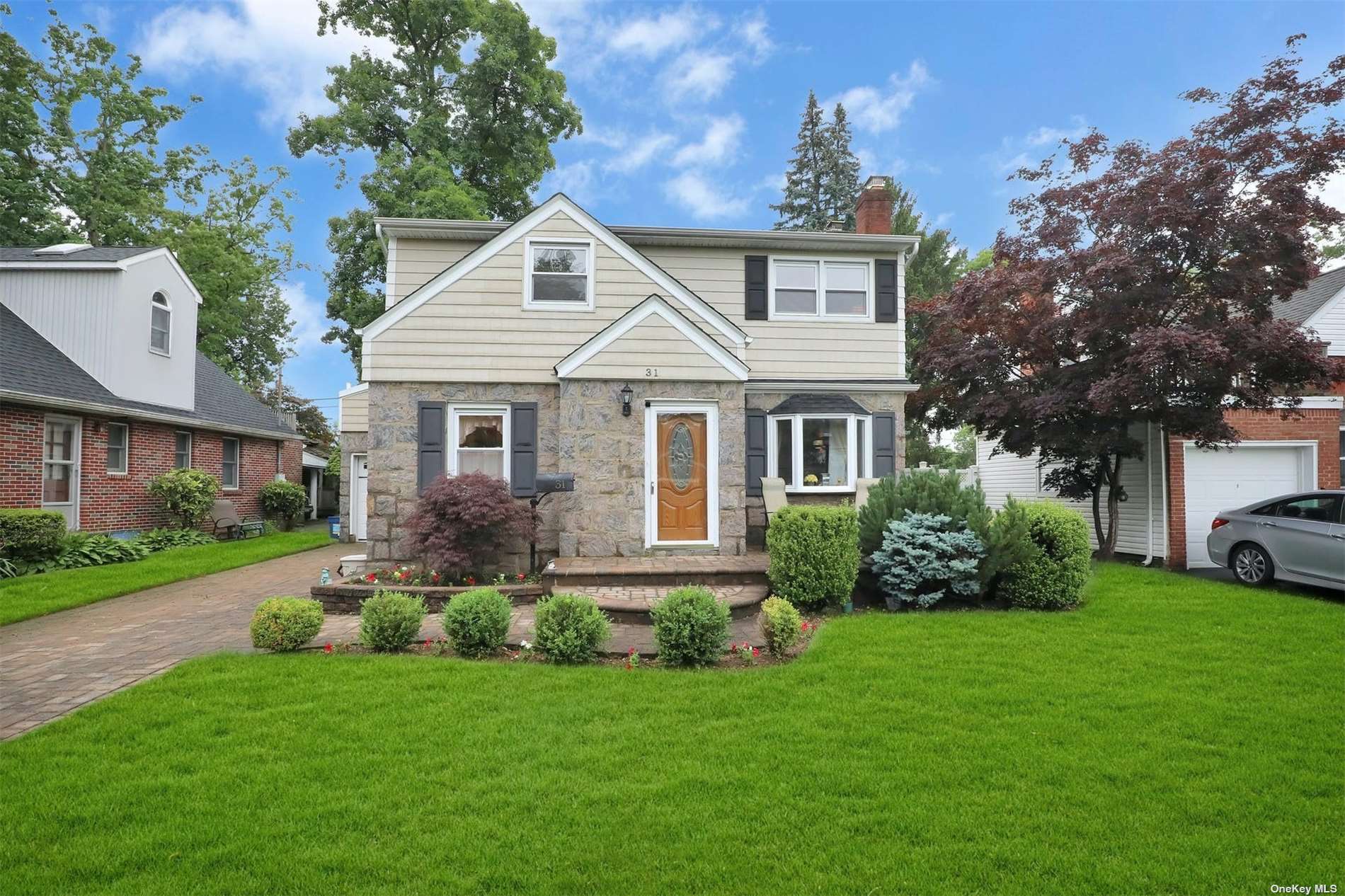 31 Oak Drive, New Hyde Park, NY 11040 Compass