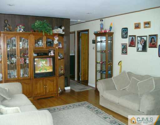 290 Old Post Road Edison, NJ 08817 - Photo 3 of 4