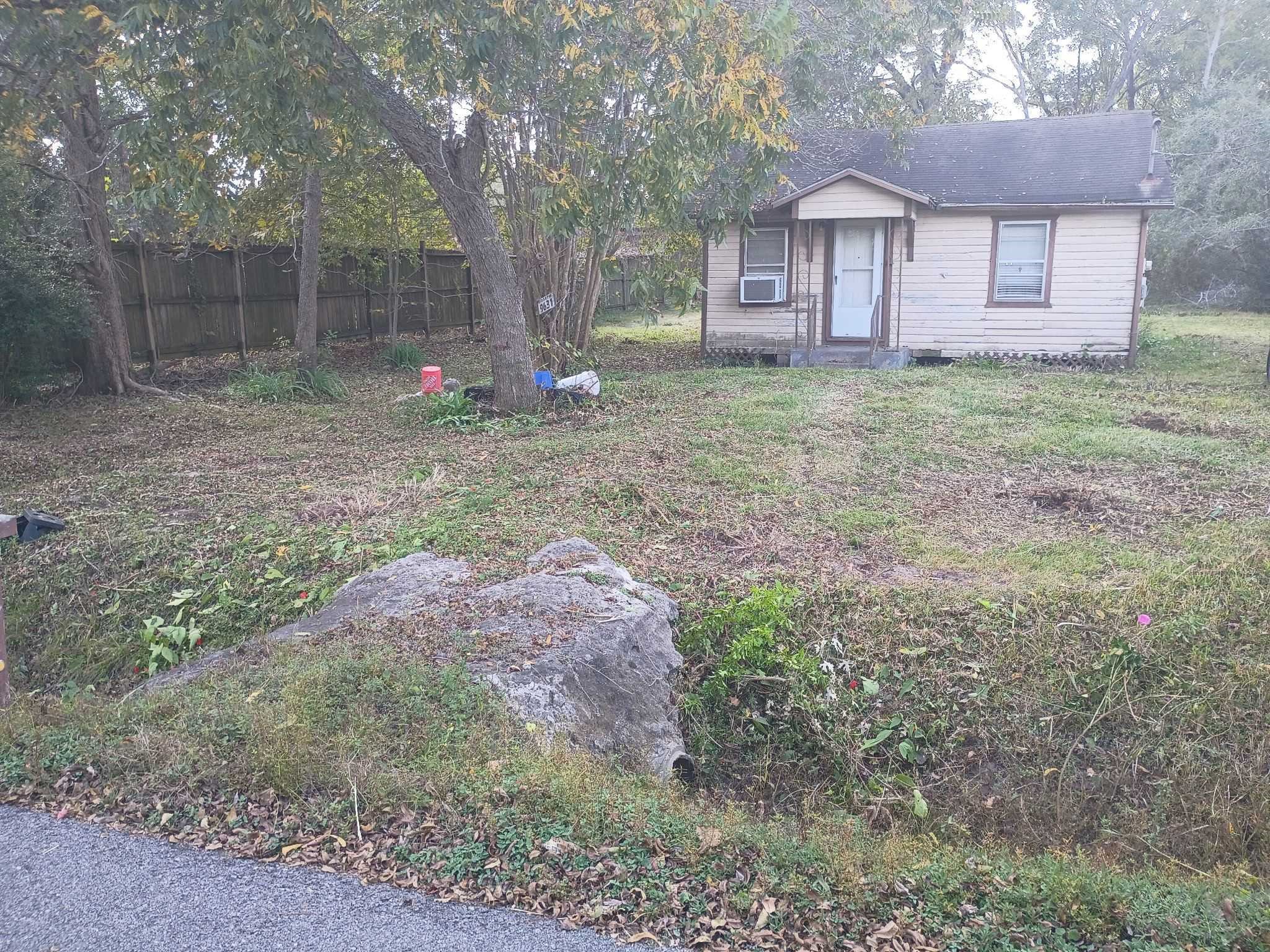 9631 Maxroy Street Houston, TX 77088 - Photo 2 of 6 a backyard of a house with lots of green space