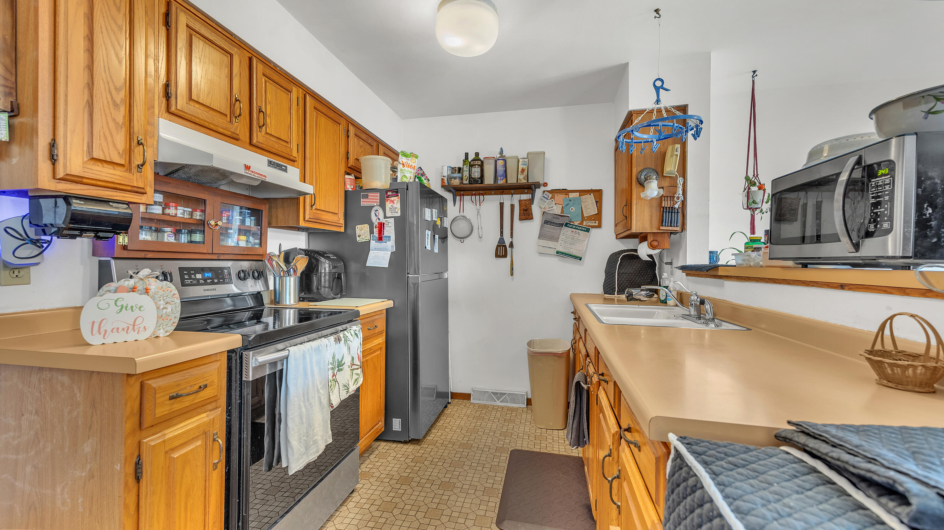 261 Main Street, Unit 263 Belgium, WI 53004 - Photo 19 of 34 Kitchen 263