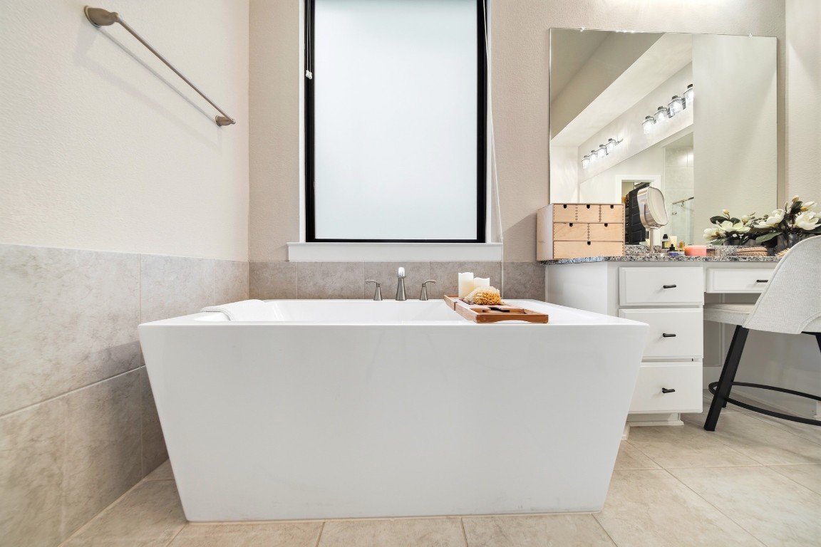 8902 Iron Forge Road Missouri City, TX 77459 - Photo 24 of 44 a view of living room with furniture and mirror
