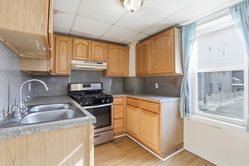 84 Healy Street Fall River, MA 02723 - Photo 5 of 30