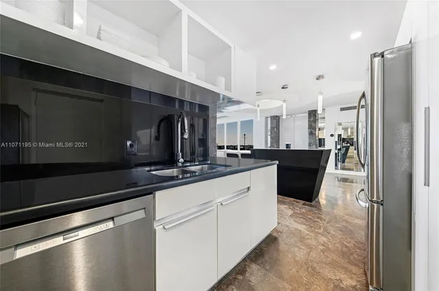 $8,900 | 4001 South Ocean Drive, Unit PH1, Hollywood, FL 33019