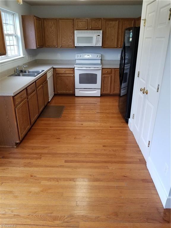 315 Apple Ridge Road Greensboro, NC 27406 - Photo 13 of 22 Roomy Kitchen