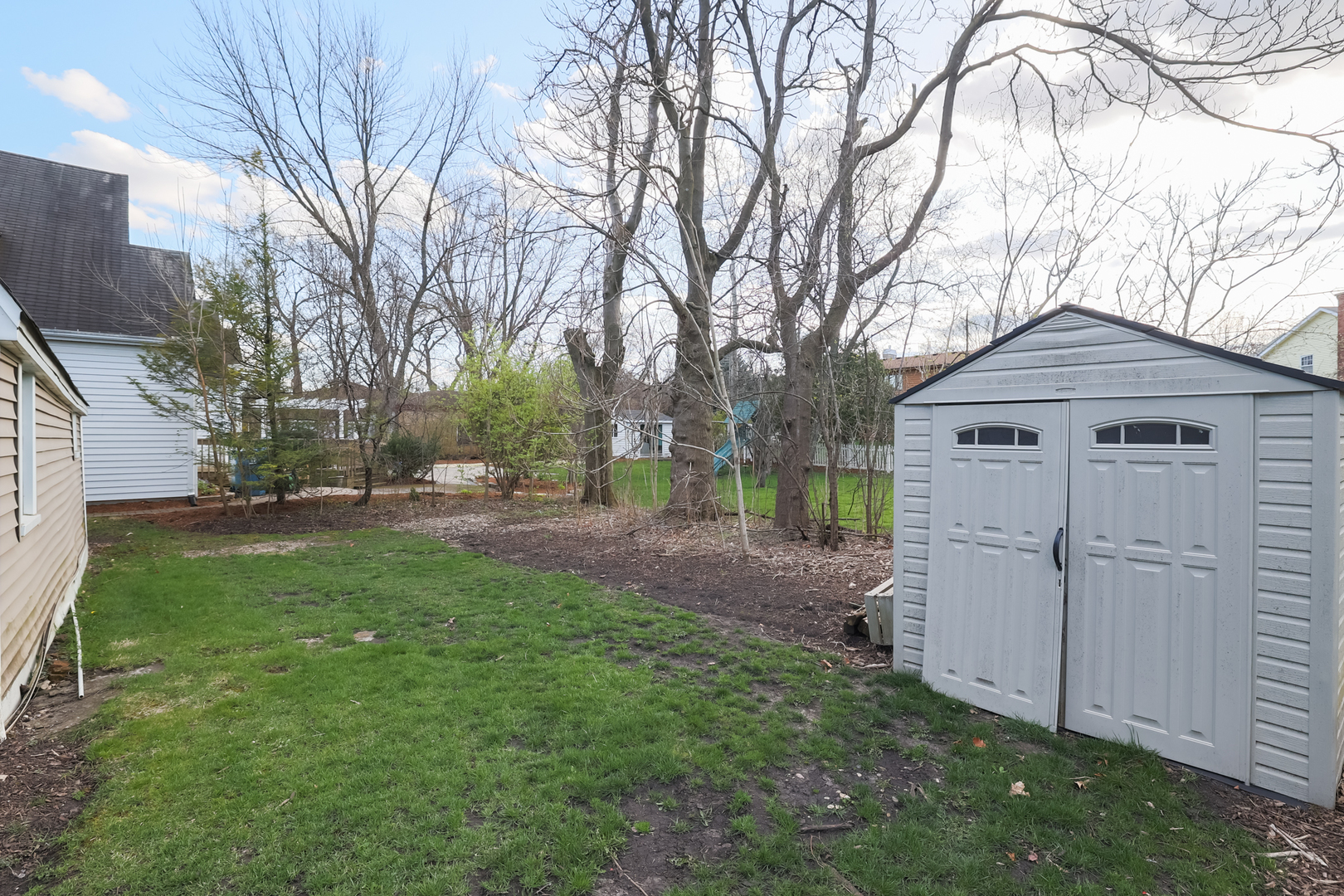 5938 Dunham Road Downers Grove, IL 60516 - Photo 9 of 11 a view of a yard with a large tree