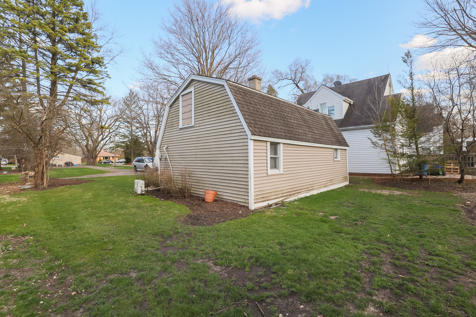 5938 Dunham Road Downers Grove, IL 60516 - Photo 10 of 11 a view of a backyard with a garden
