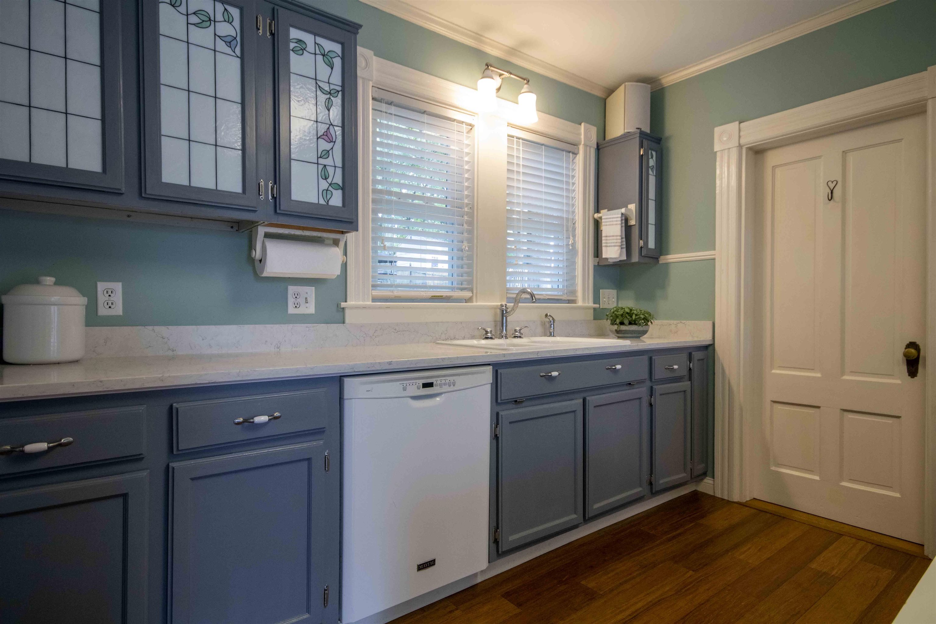 120 Kennard Road Manchester, NH 03104 - Photo 4 of 39