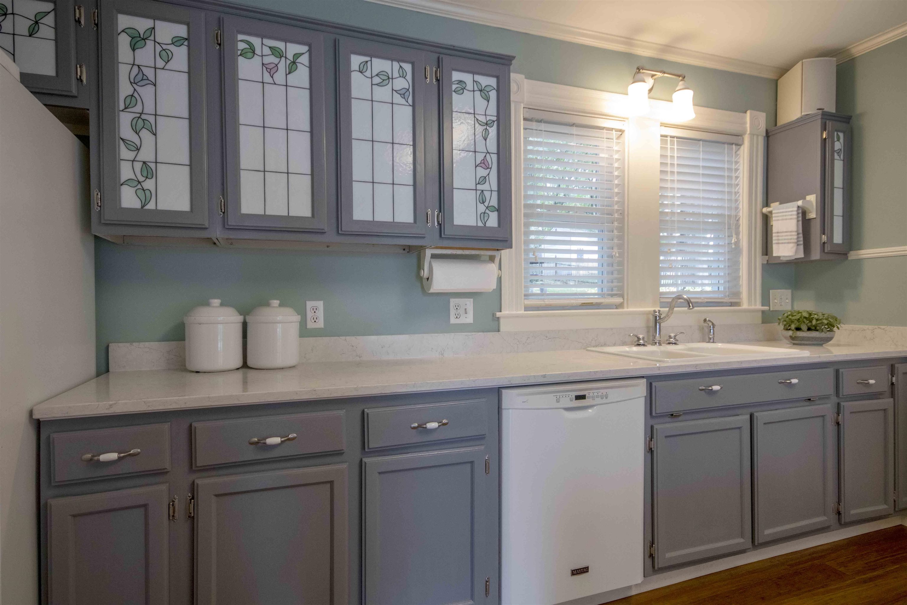 120 Kennard Road Manchester, NH 03104 - Photo 5 of 39