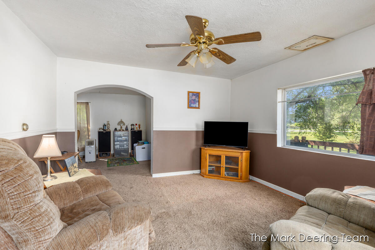 522 Ionia Street Belding, MI 48809 - Photo 5 of 24 IMG_1005