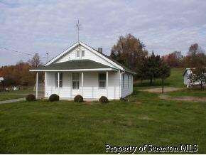 a view of a house with yard