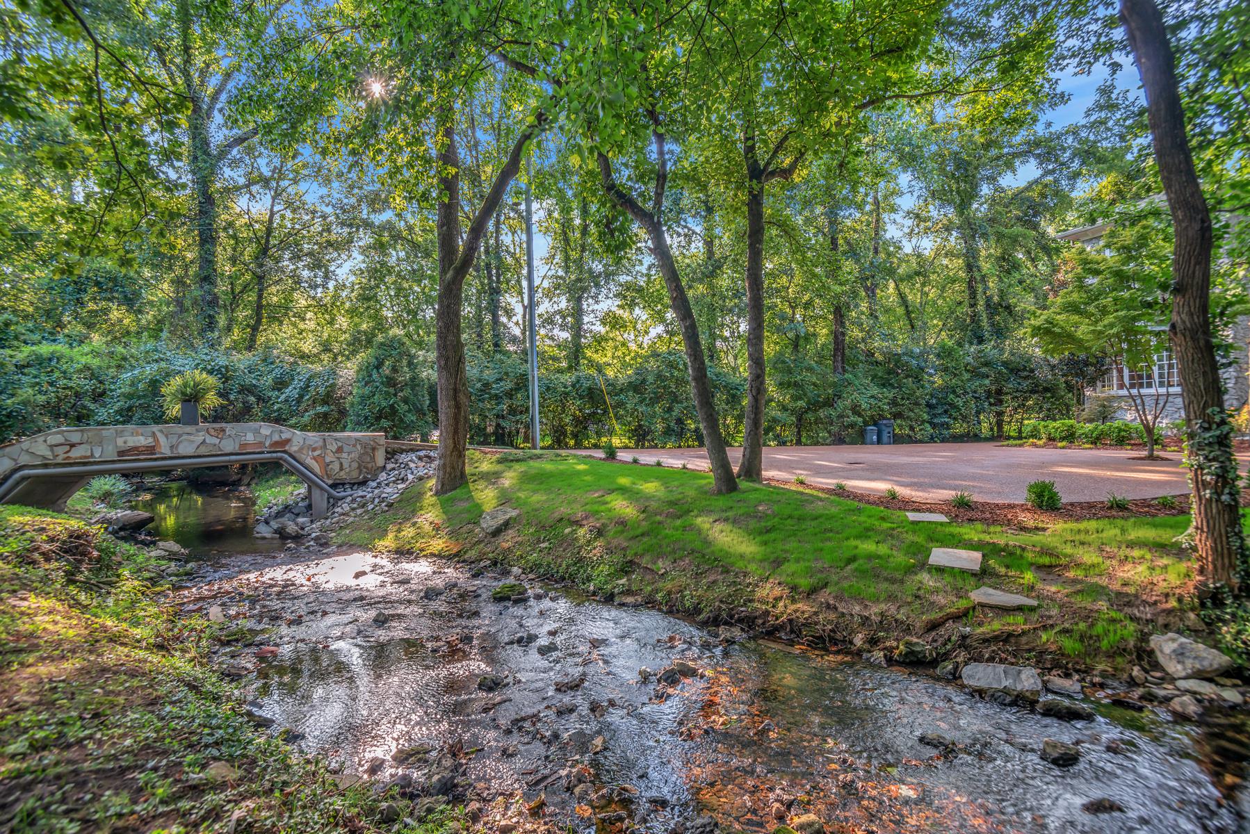 4006 Harding Place Nashville, TN 37215 - Photo 8 of 30 a backyard of a house with lots of green space