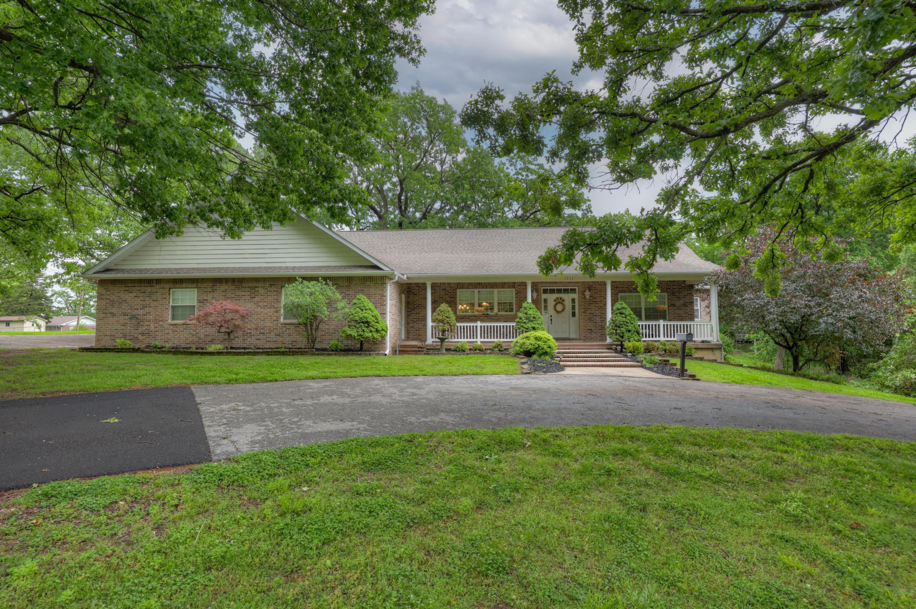 1111 Peterson Road Neosho, MO 64850 - Photo 2 of 54 002