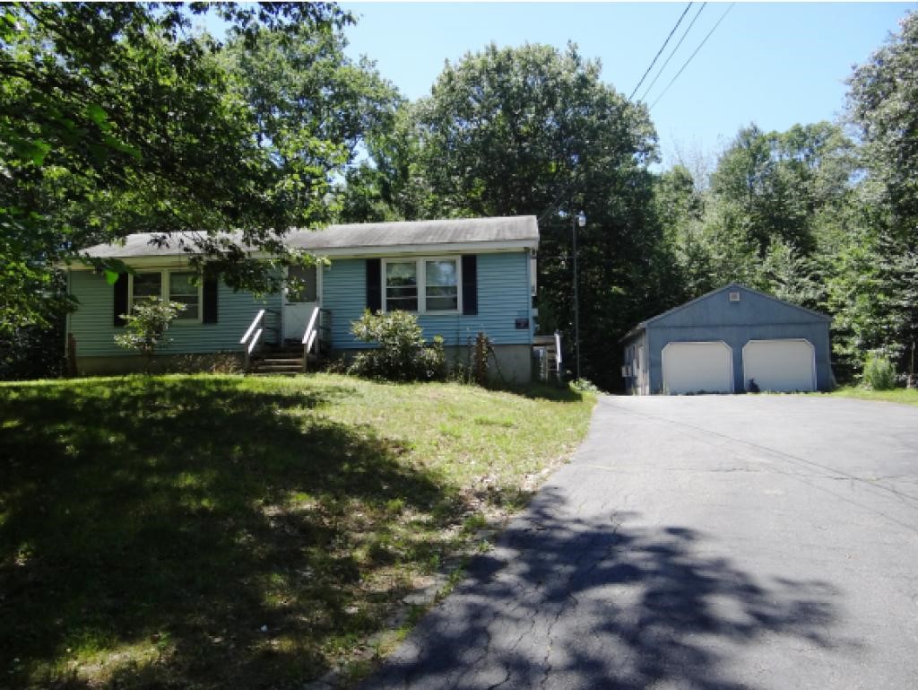 129 Hunt Road Hampstead, NH 03826 - Photo 1 of 12