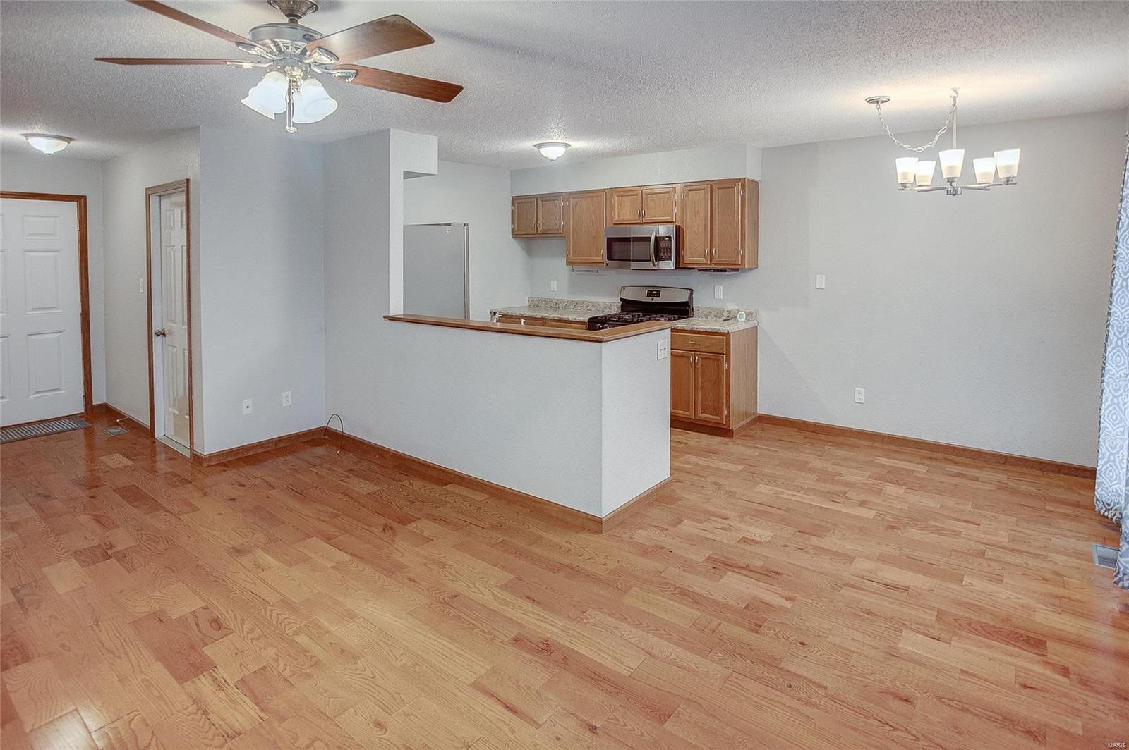 425 Deer Run Moro, IL 62067 - Photo 11 of 32 Gallery Image 11