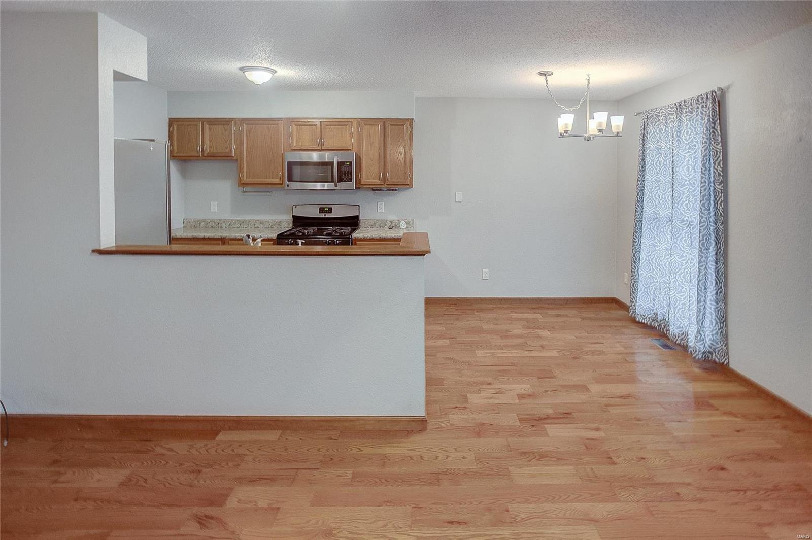 425 Deer Run Moro, IL 62067 - Photo 12 of 32 Gallery Image 12
