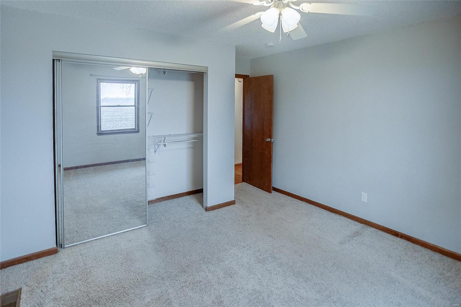 425 Deer Run Moro, IL 62067 - Photo 14 of 32 Gallery Image 14