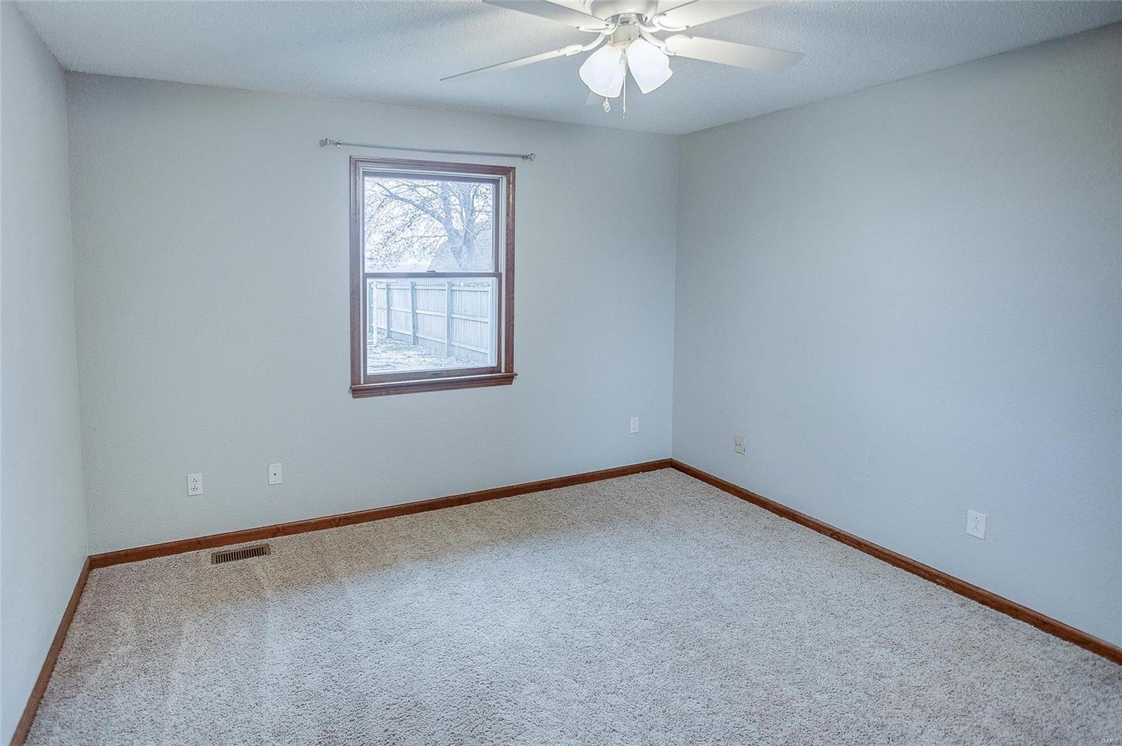 425 Deer Run Moro, IL 62067 - Photo 15 of 32 Gallery Image 15