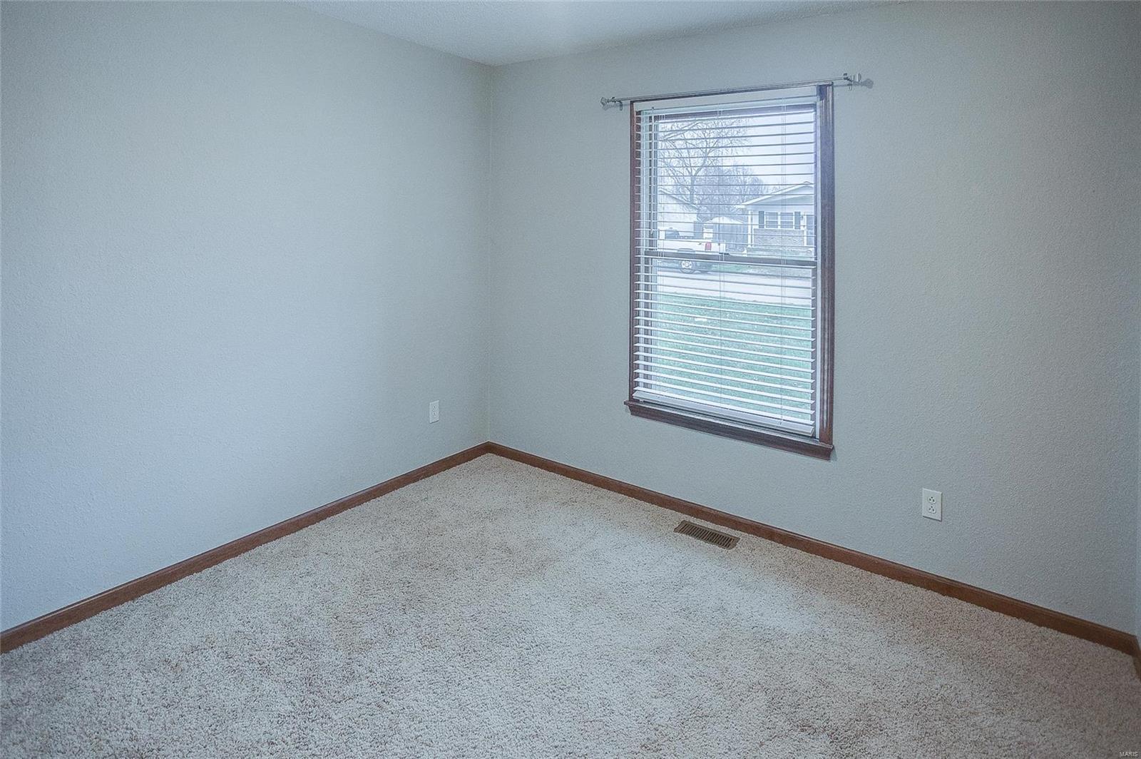 425 Deer Run Moro, IL 62067 - Photo 16 of 32 Gallery Image 16