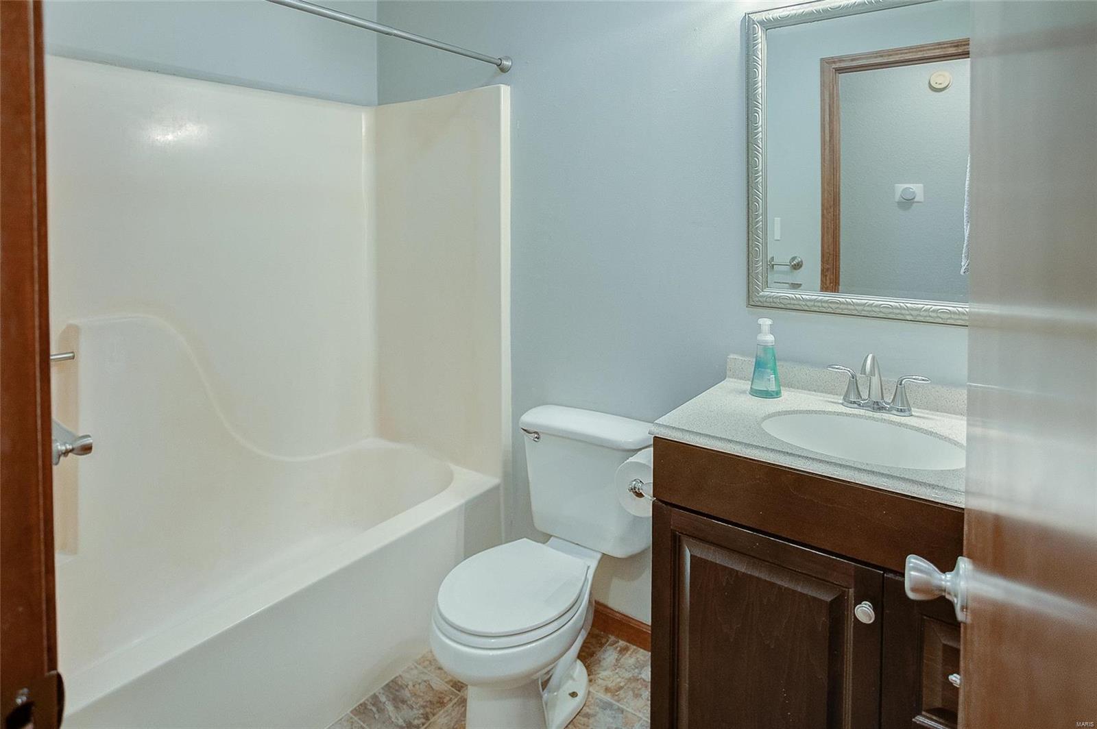 425 Deer Run Moro, IL 62067 - Photo 20 of 32 Gallery Image 20