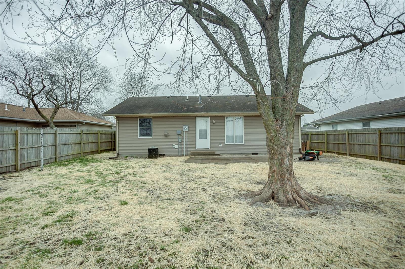 425 Deer Run Moro, IL 62067 - Photo 24 of 32 Gallery Image 24
