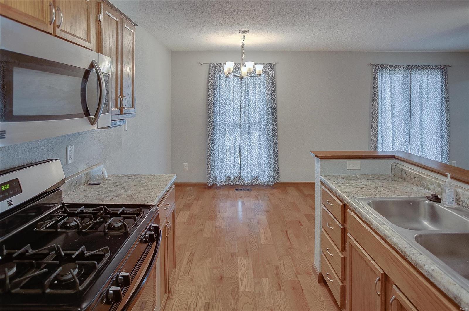 425 Deer Run Moro, IL 62067 - Photo 8 of 32 Gallery Image 8