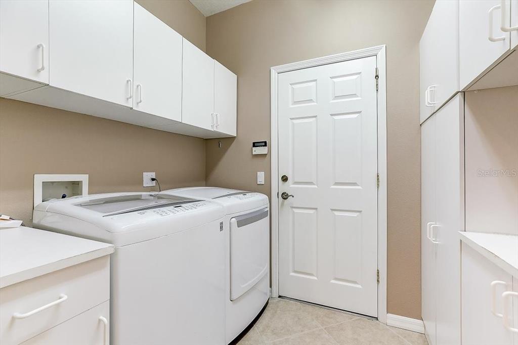 6214 Warbler Lane Lakewood Ranch, FL 34202 - Photo 25 of 40 a utility room with dryer and washer
