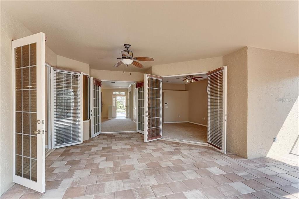 6214 Warbler Lane Lakewood Ranch, FL 34202 - Photo 31 of 40 a view of a room with a large tree