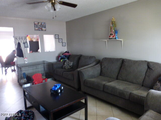1612 West Darrel Road Phoenix, AZ 85041 - Photo 5 of 29 5 living room