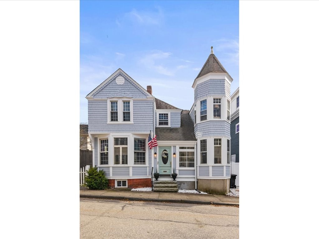 43 Howard Street Newport, RI 02840 - Photo 2 of 29 Front of home
